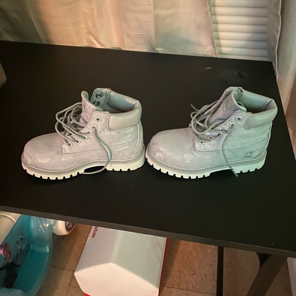 Girls Timberland only wore once - Picture 3 of 6